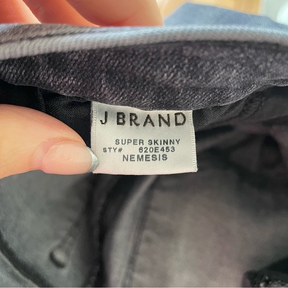 J Brand Mid Rise Nemesis Gray Distressed Blowout Knee Super Skinny Jeans EUC 27 - Picture 6 of 9